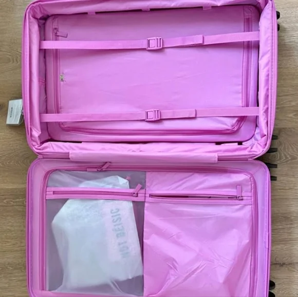 🍓Beis Berry 26" on roller suitcase - Picture 2 of 2